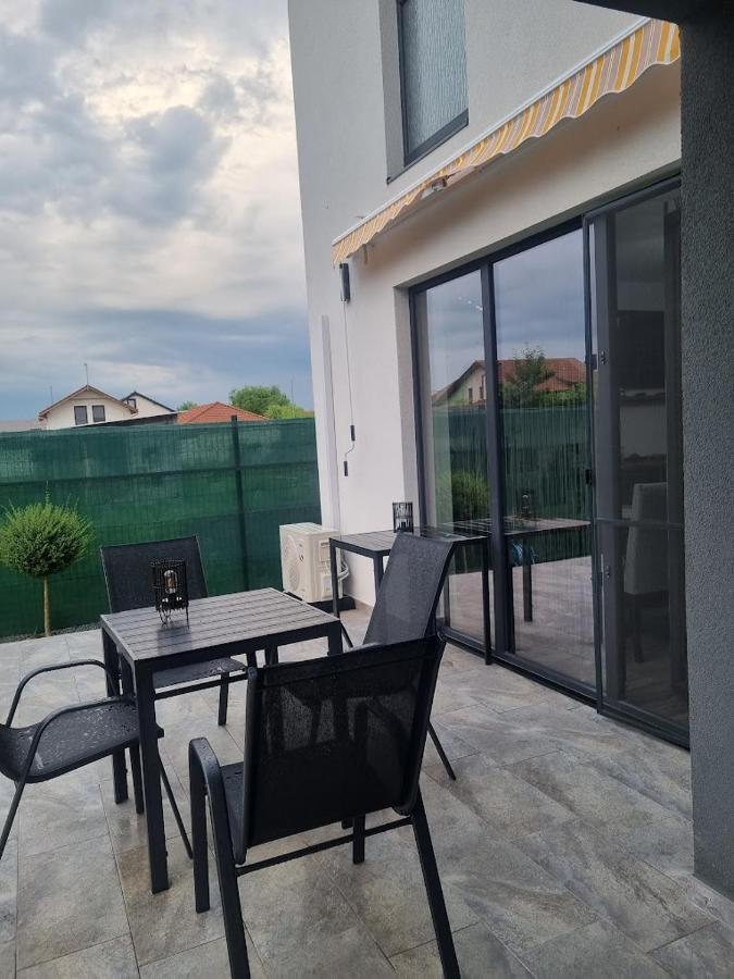 Armina'S Residence Dumbravita  Bagian luar foto